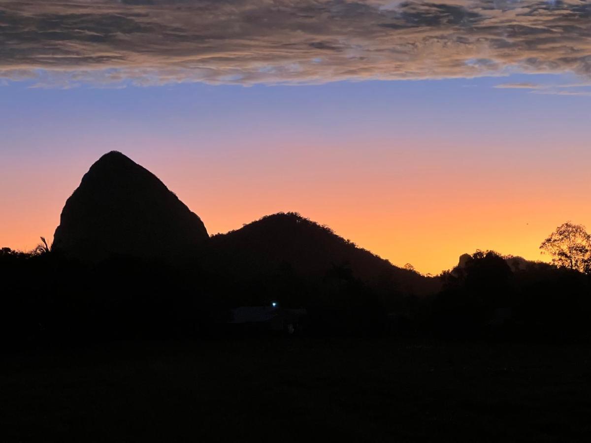 Ark Accommodation Glass House Mountains Esterno foto